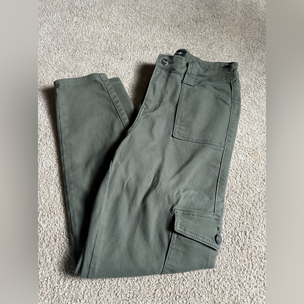 Women’s Tailormade Skinny Legged Pants w/Cargo Pockets
